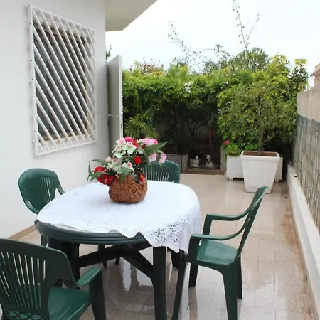 Casa Vacanze Augusta * טורה קולימנה