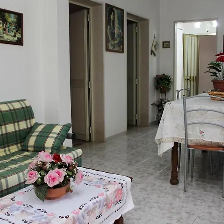 Casa Vacanze Augusta בית נופש טורה קולימנה